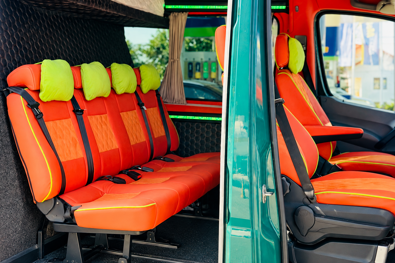 Van verde pentru transport persoane